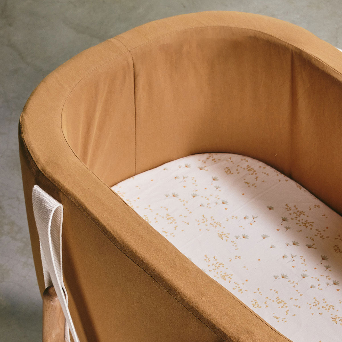 Kuko Moses Basket Camel - Charlie Crane