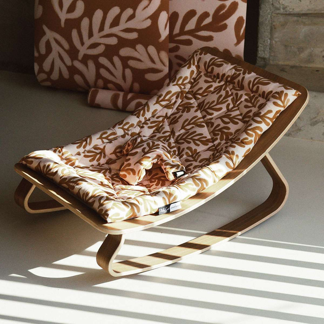 Levo Baby Rocker Season Paper - Walnut
