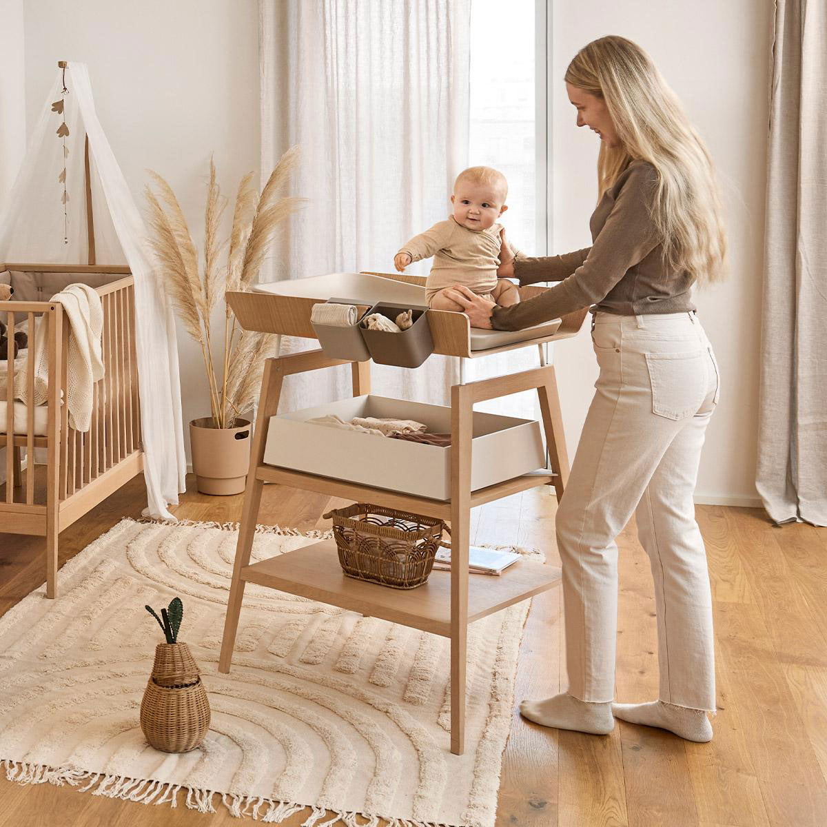 Linea Changing Table with mat - Oak Wood - Leander