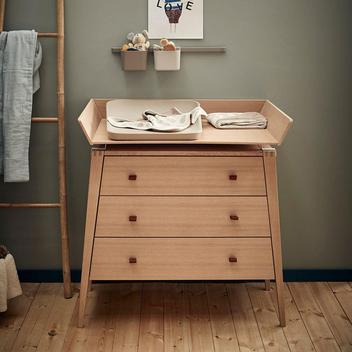 Linea Dresser and Changing Table Oak Wood - Leander