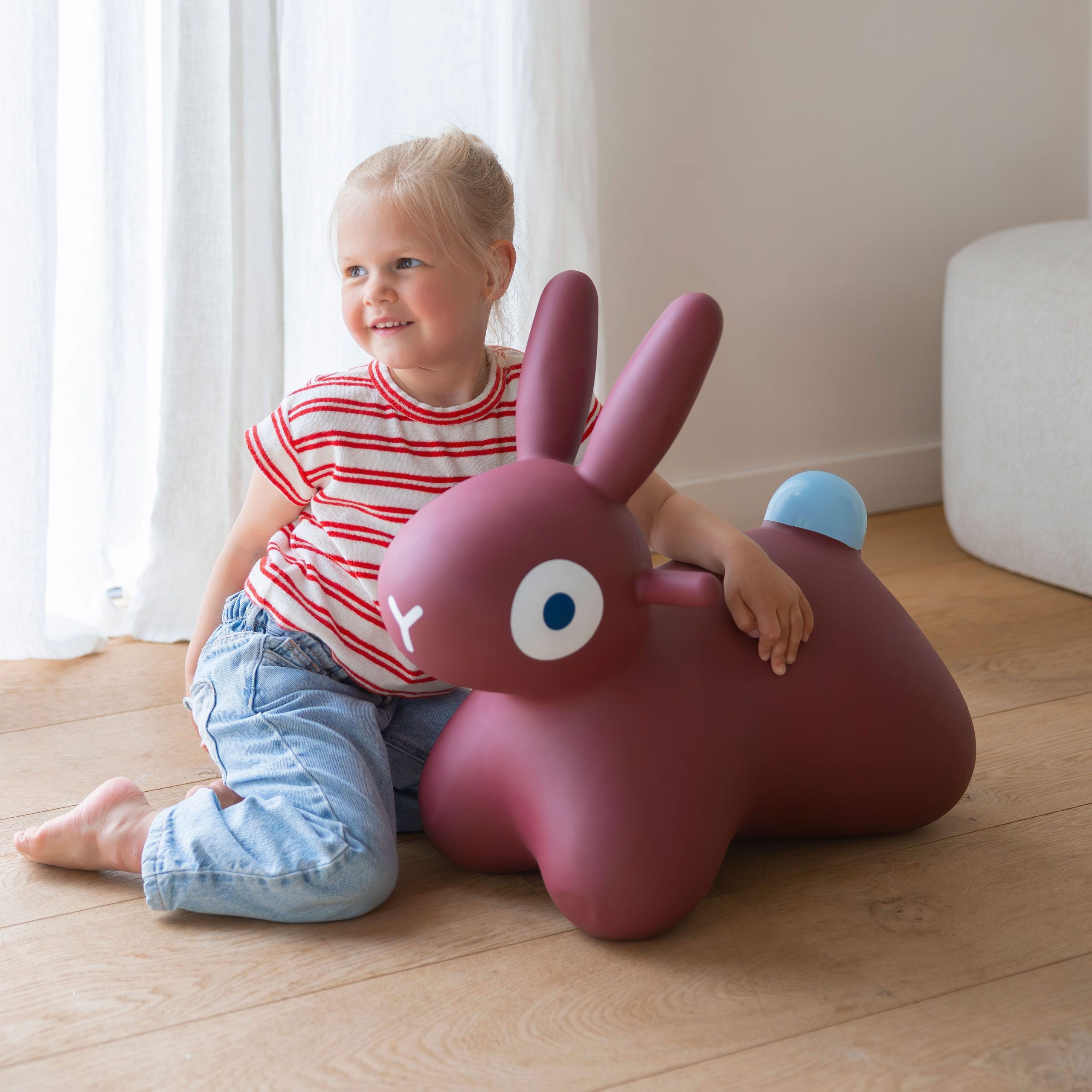 Hoppi Bouncing Bunny Burgundy - Quut
