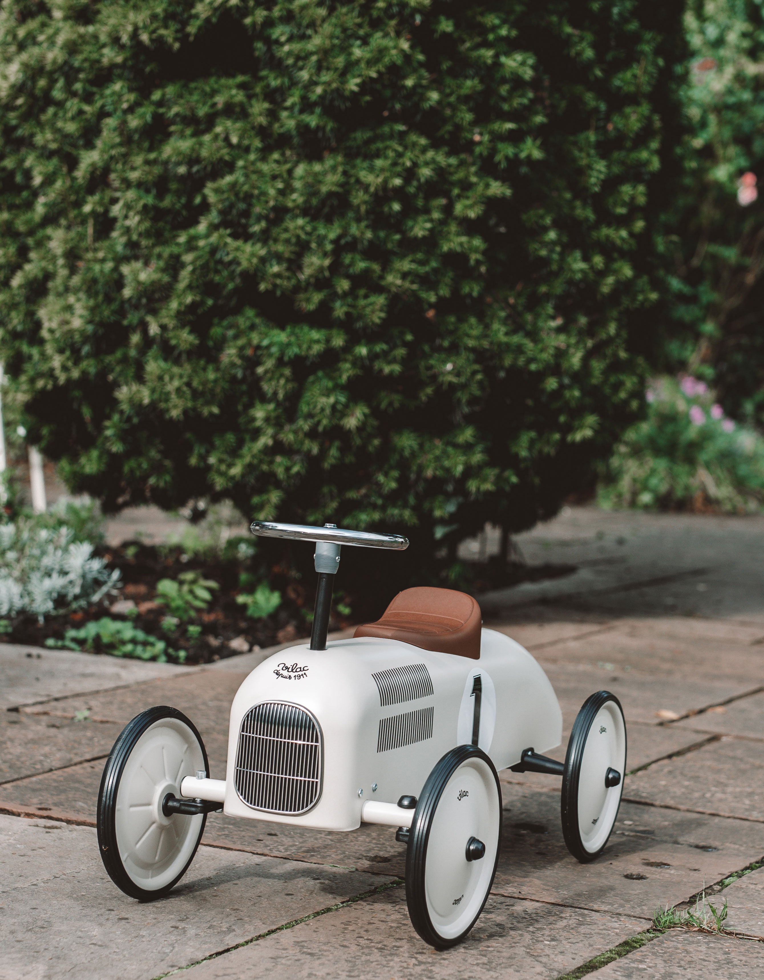 Metal Vintage Ride on Car Off white - Vilac