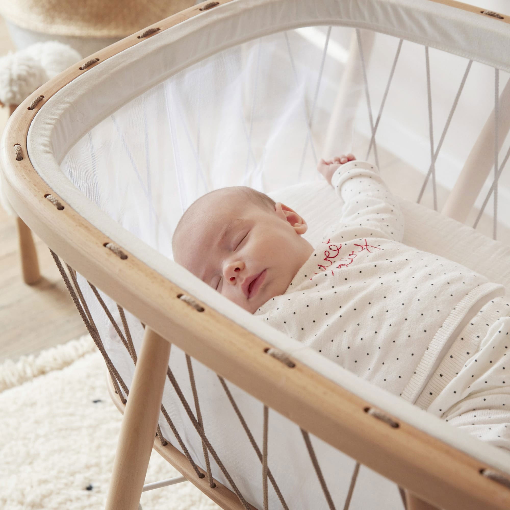 Kumi Baby Cradle Hazelnut - Charlie Crane