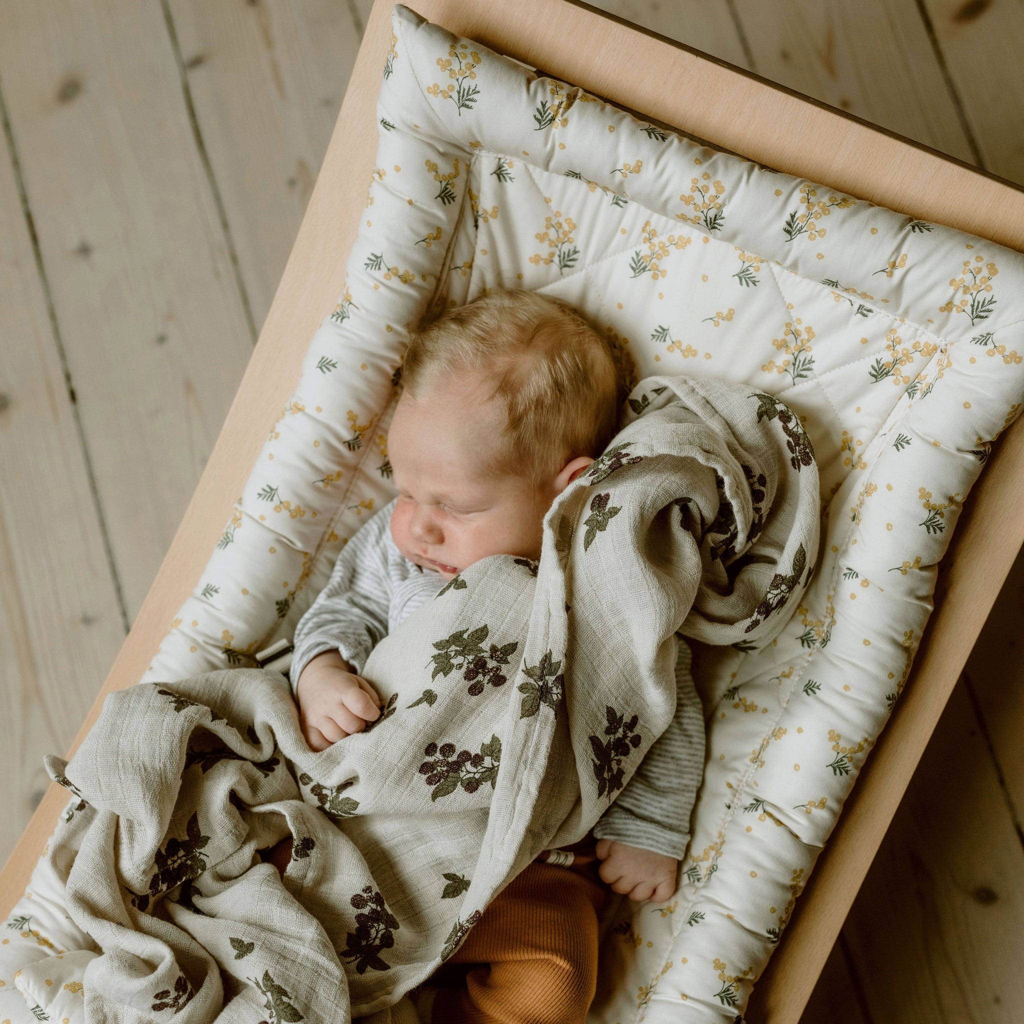 Levo Baby Rocker Mimosa - Walnut - Charlie Crane