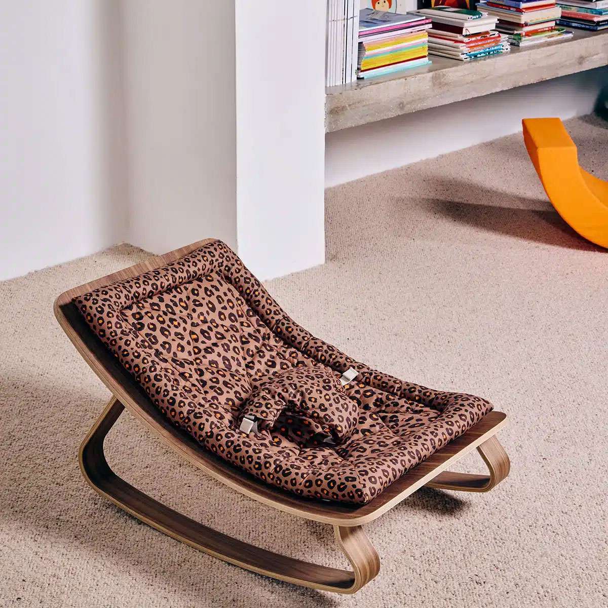 Levo Baby Rocker Modetrotter Leopard - Walnut - Charlie Crane