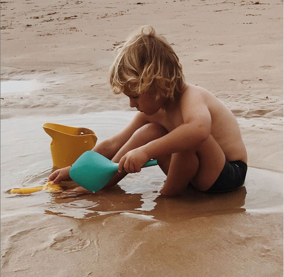 Sand Shovel Sifter & Scoop Play Set - Ekobo