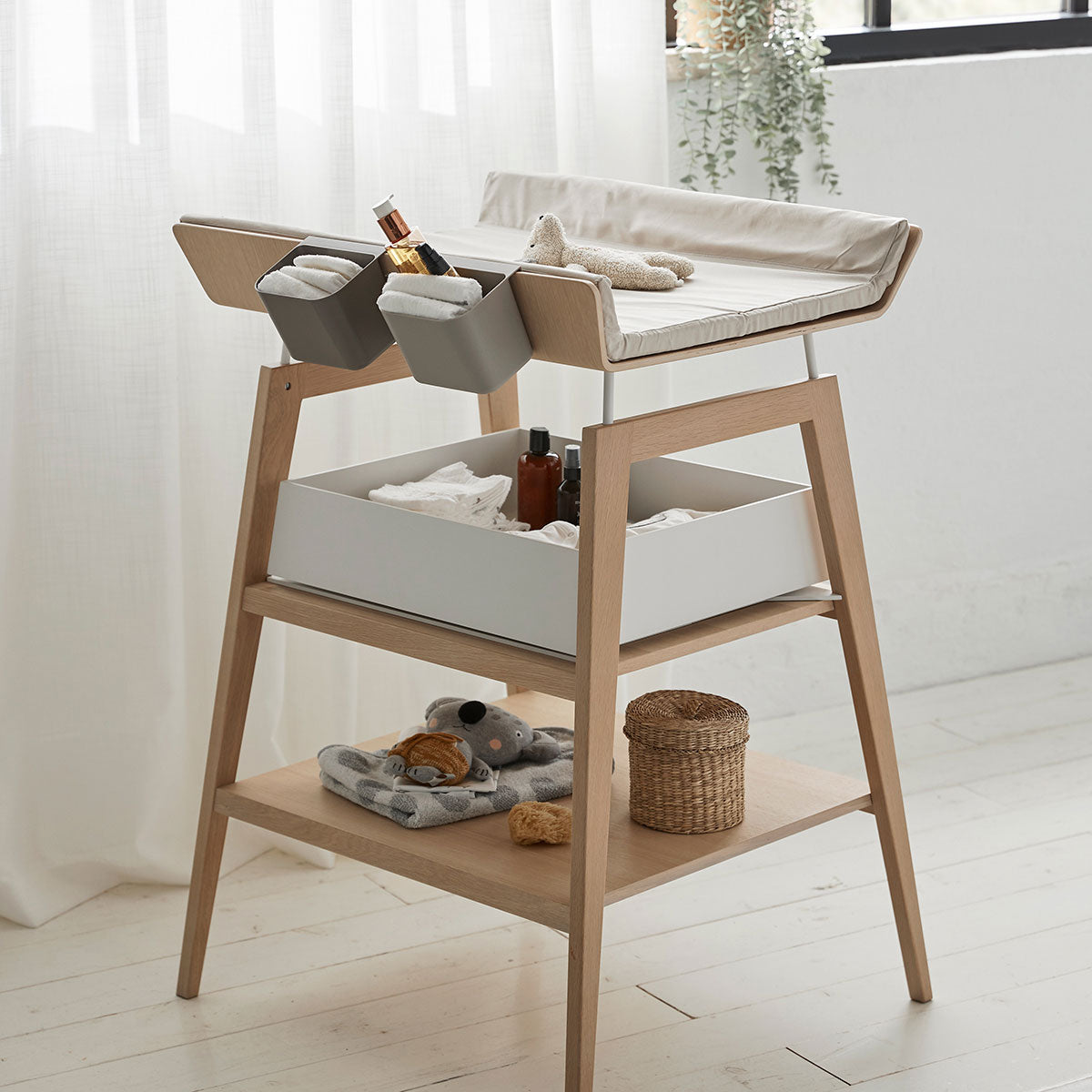 Linea Changing Table with mat Natural Wood - Leander