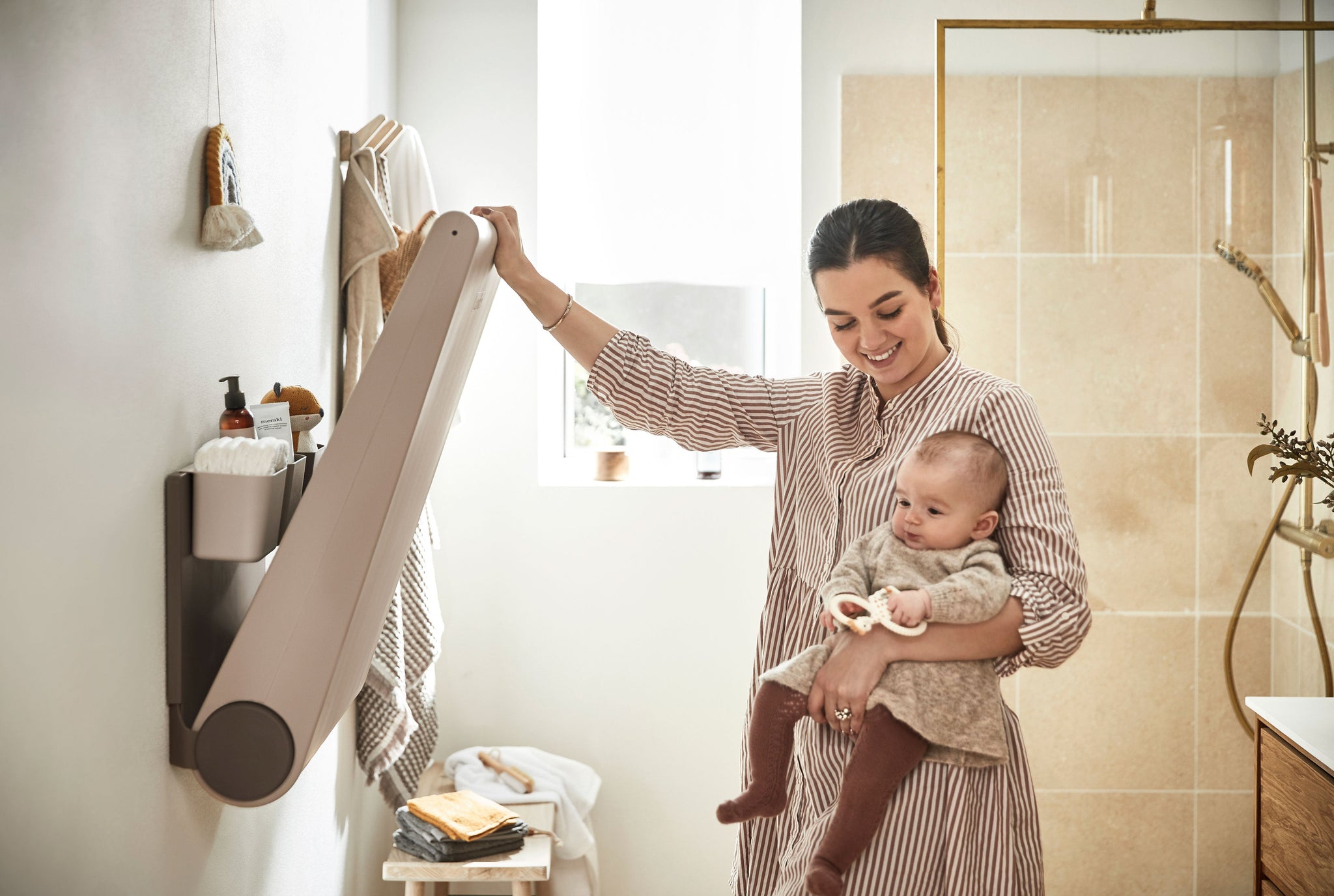 Wally Wall-mounted Changing Table Cappuccino - Leander