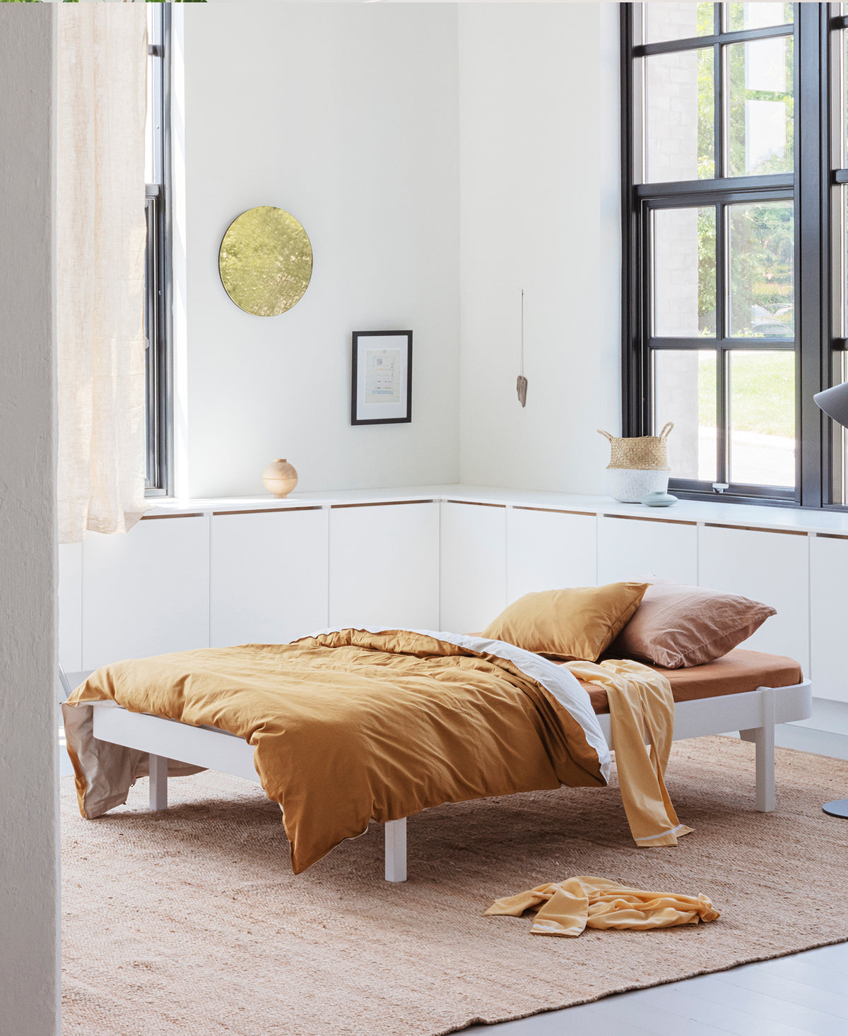 Wood Lounger Bed White