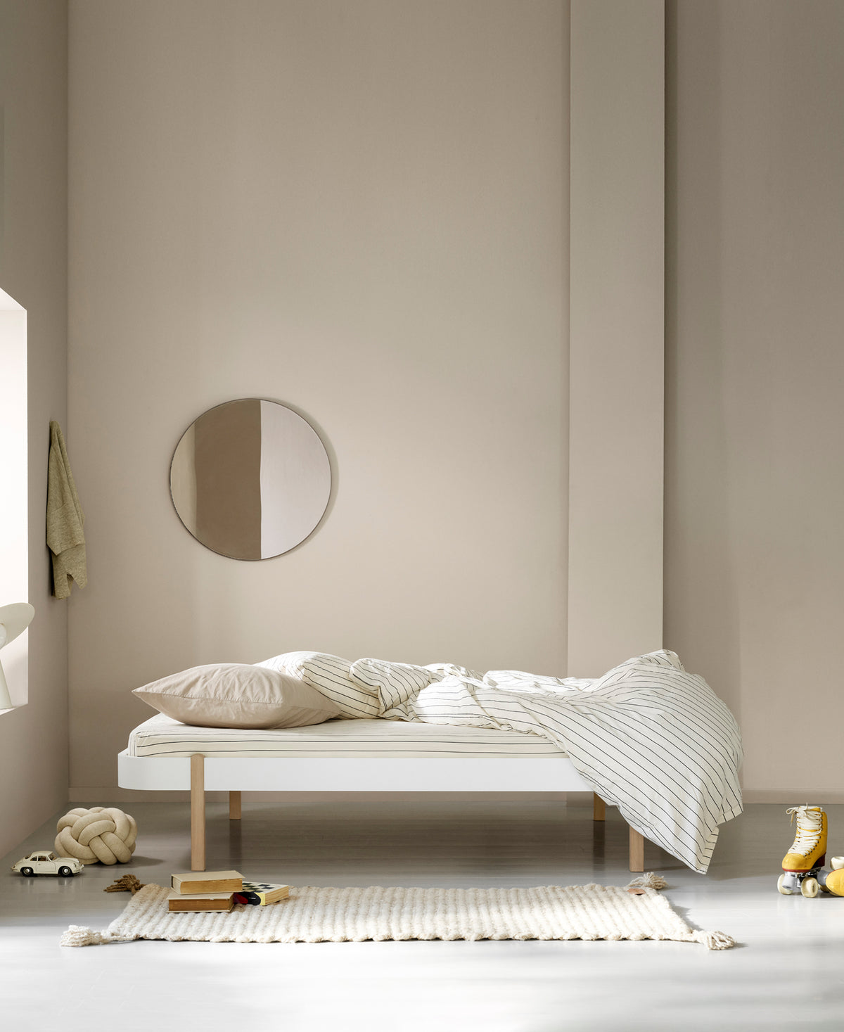 Wood Lounger Bed White/Oak - Oliver Furniture