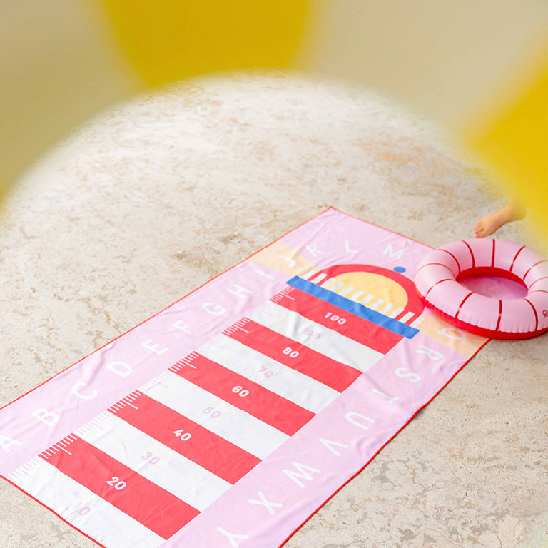 Beach Playtowel Lighthouse (M) - Quut