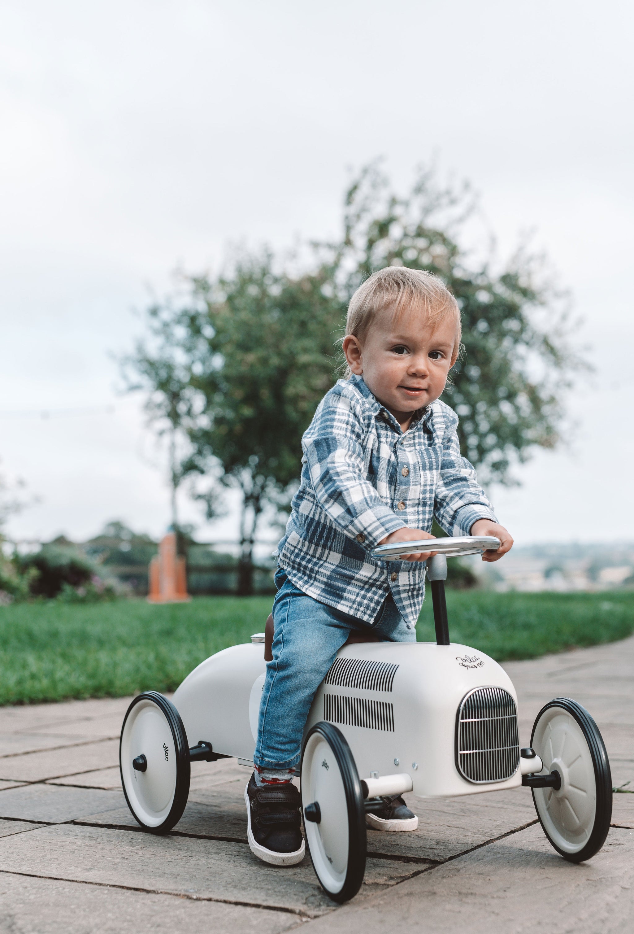 Metal Vintage Ride on Car Off white - Vilac