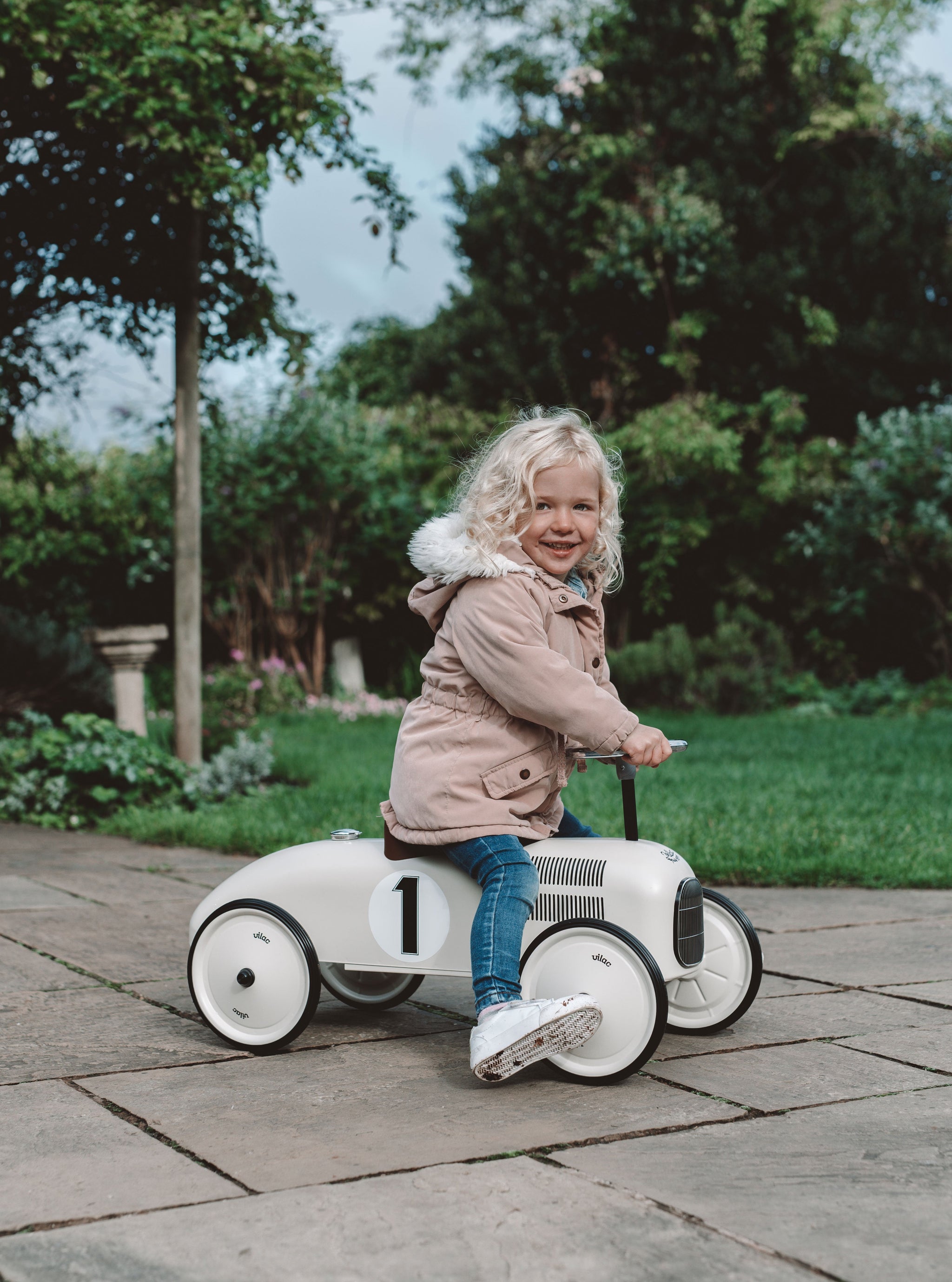 Metal Vintage Ride on Car Off white - Vilac