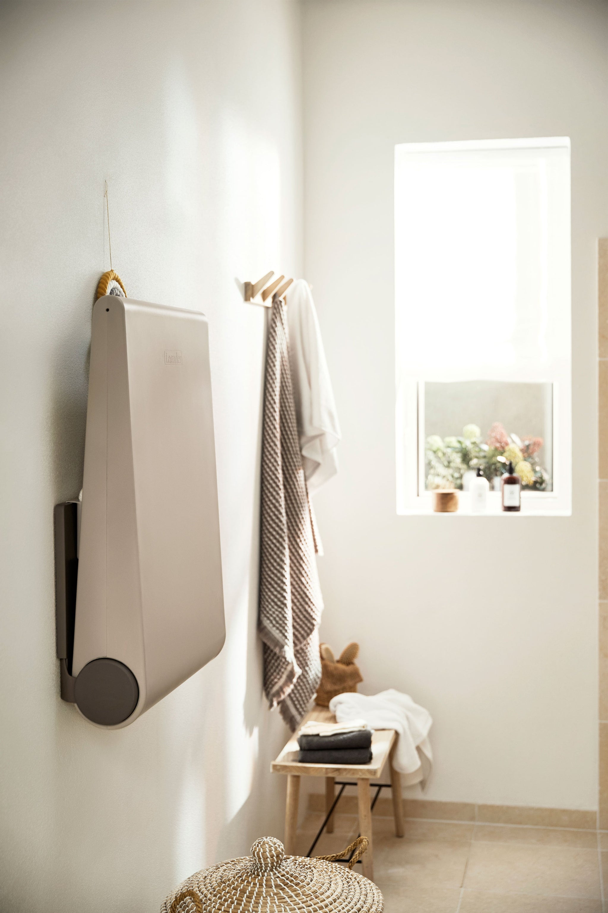 Wally Wallmounted Changing Table Capuccino - Leander